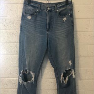 Distressed high waisted jeans